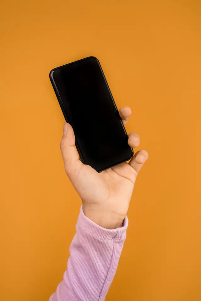 A hand holding a smartphone